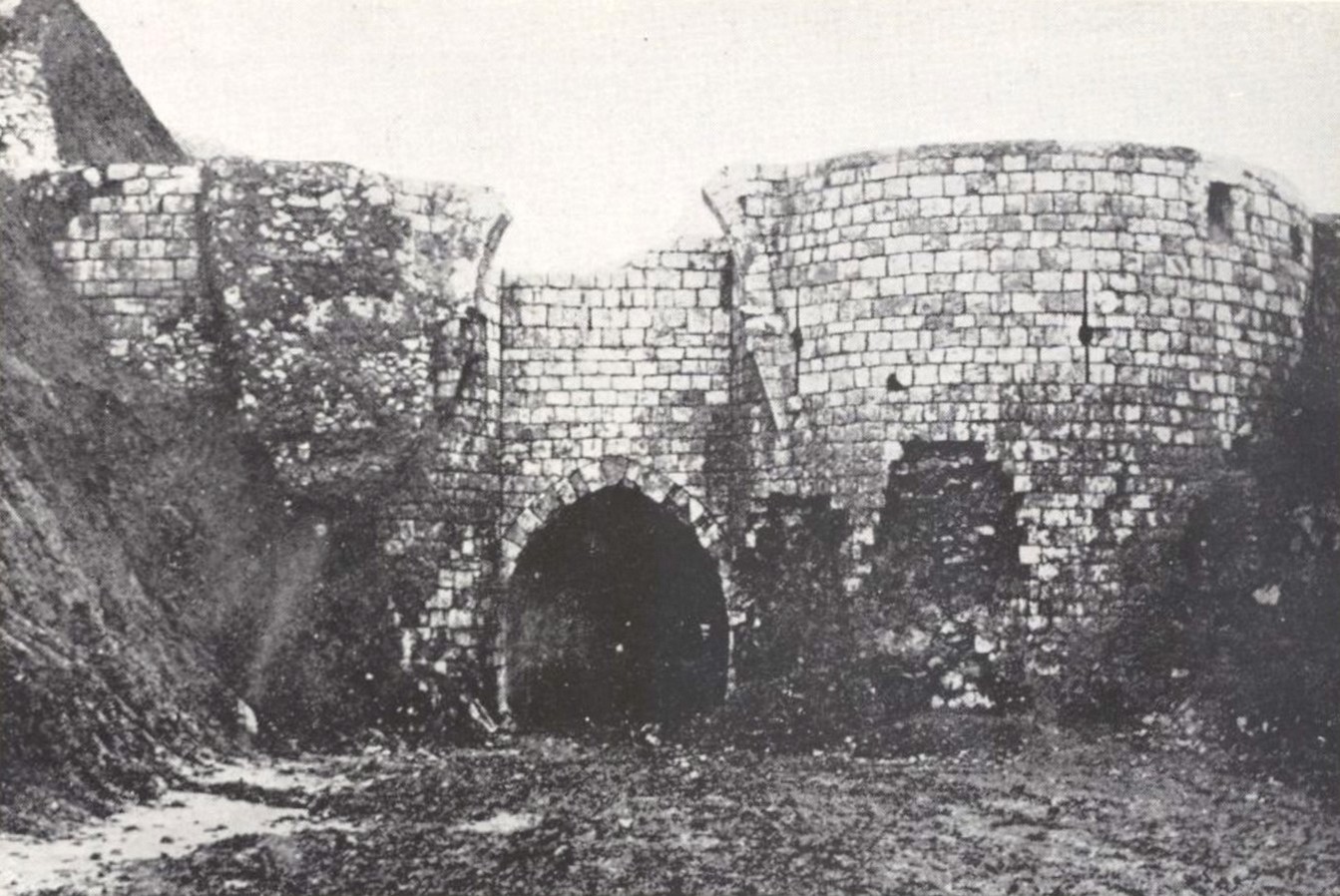 Les remparts d'Avesnes sur Helpe. Les ruines de l'ancienne porte Cambrésienne