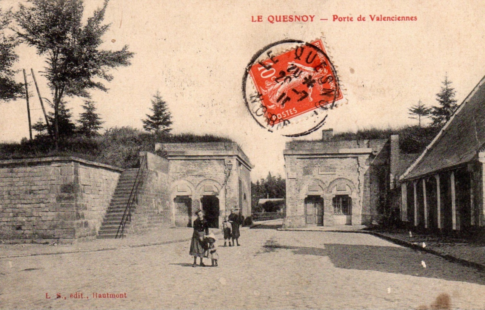 Le Quesnoy, La porte de Valenciennes avant son élargissement.
