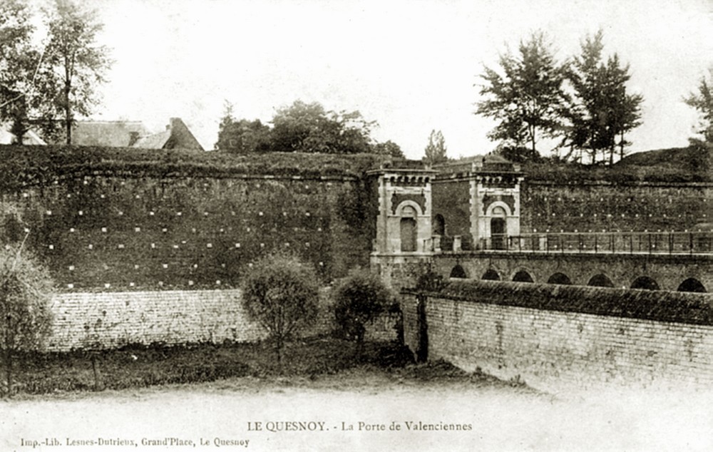 Le Quesnoy, La porte de Valenciennes, cpa 