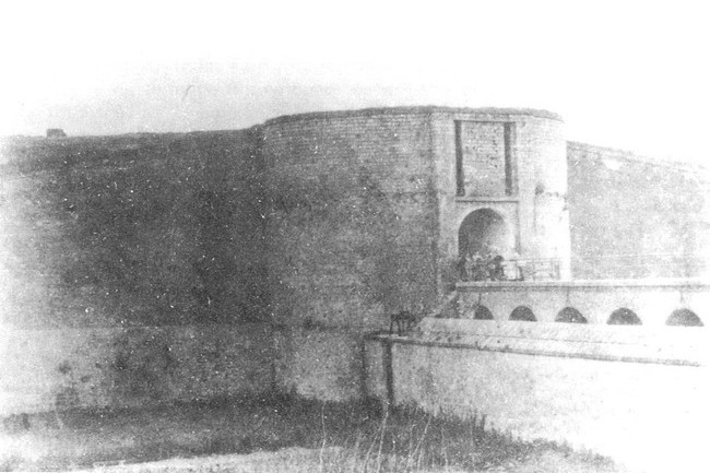 Le Quesnoy, ses remparts. Histoire des fortifications de Vauban. La porte de Valenciennes.