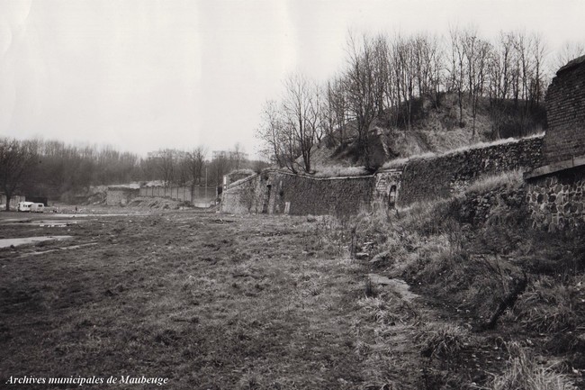 Les remparts de Maubeuge coté rue de la Croix.