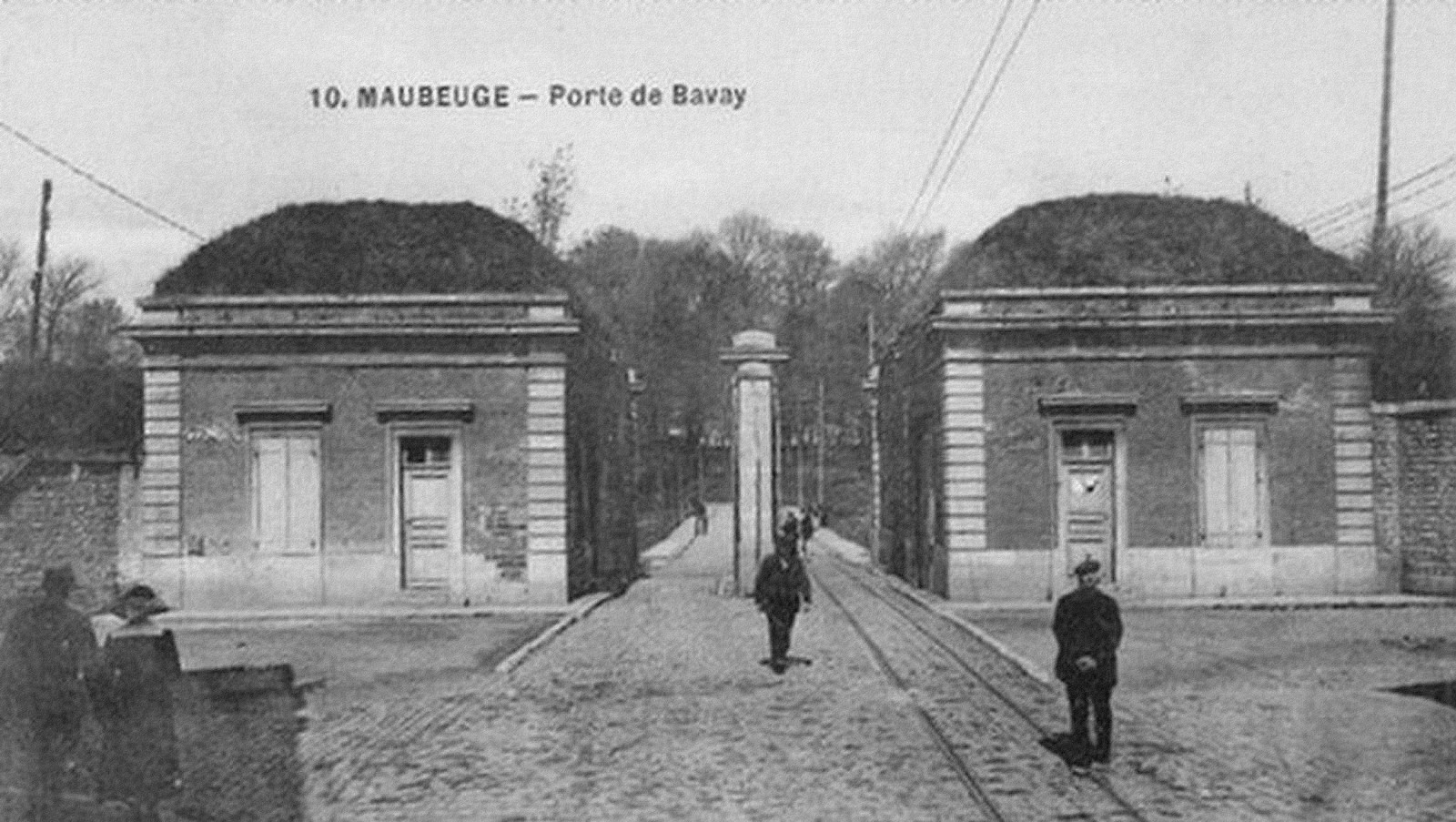 Remparts de Maubeuge, sortie de ville par la porte de Bavay.