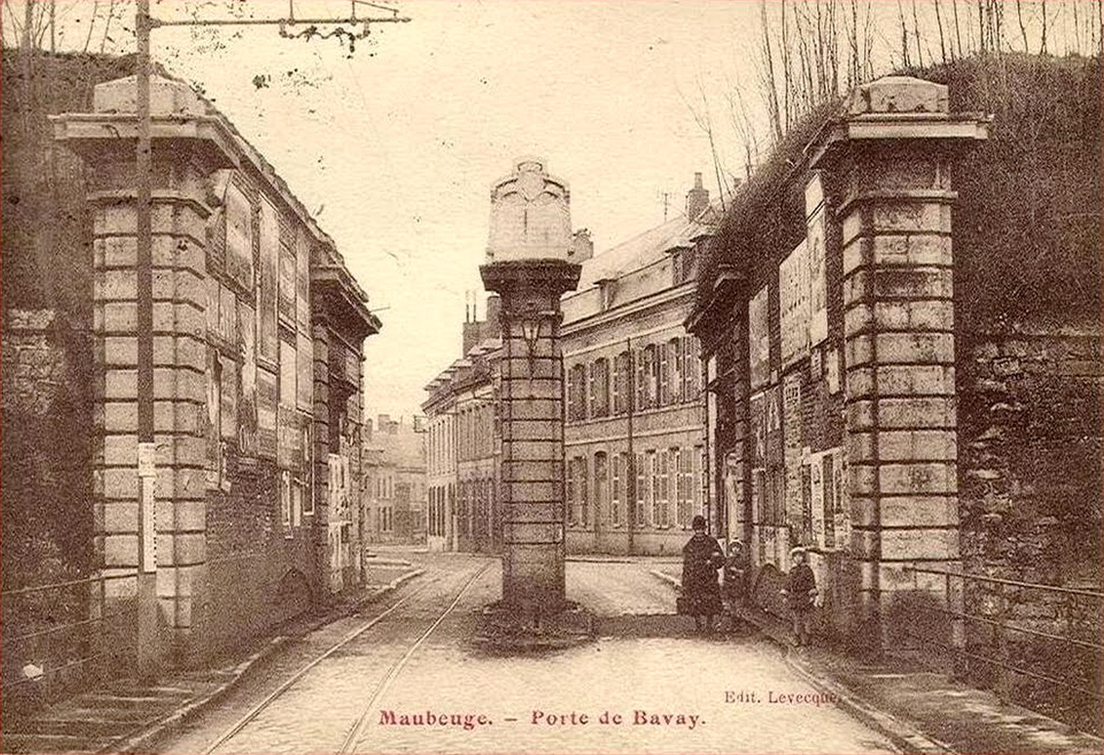 Remparts de Maubeuge, entrée en ville par la porte de Bavay.