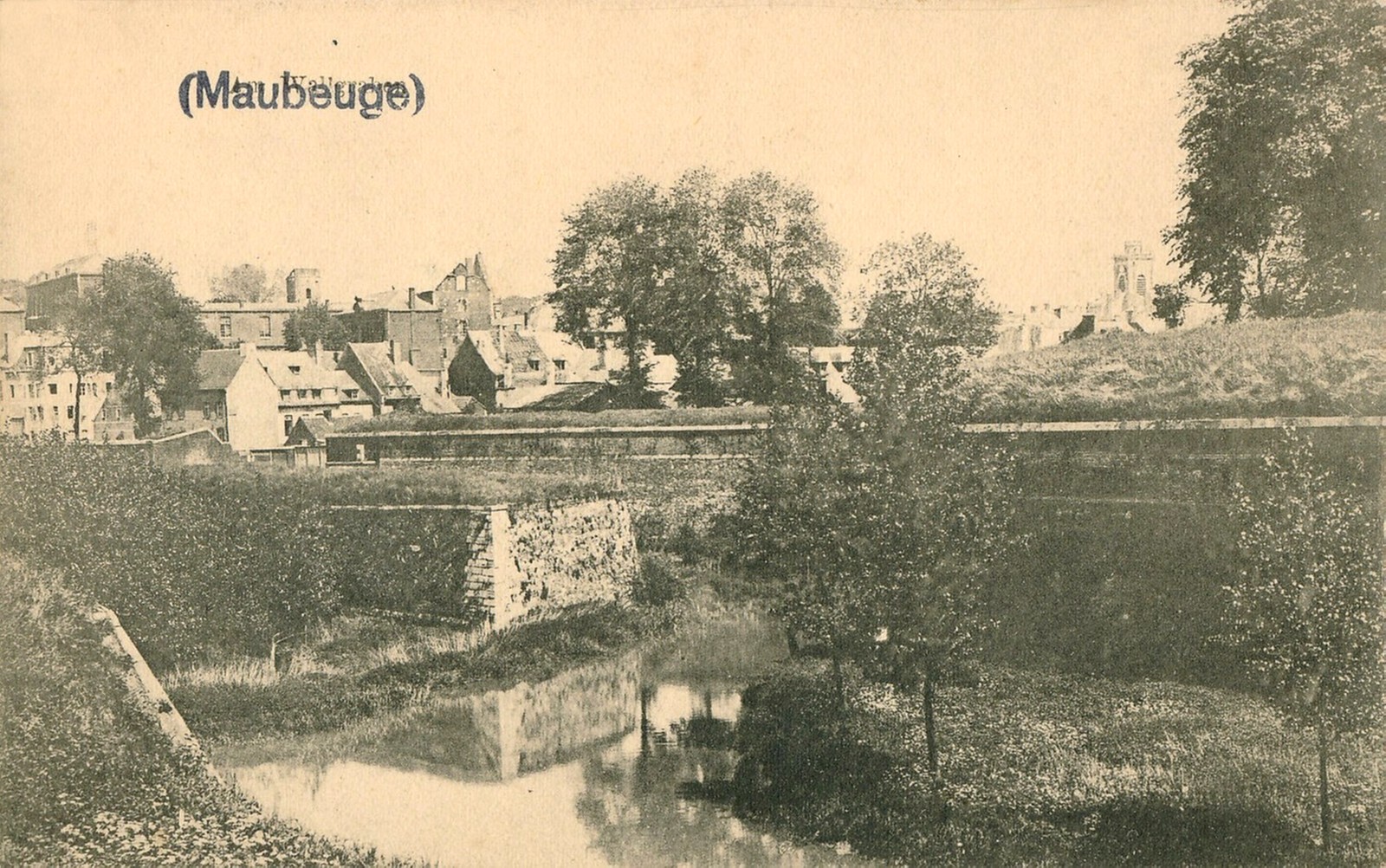 Remparts de Maubeuge. la tenaille de l'Ecluse et l'orillon Nord du bastion d'Avesnes.