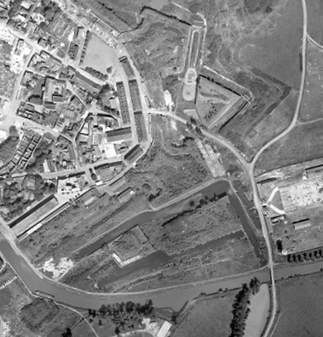 Les remparts de Maubeuge, vue aérienne de 1950.
