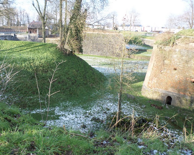 Remparts de Maubeuge, poterne de la porte de Mons