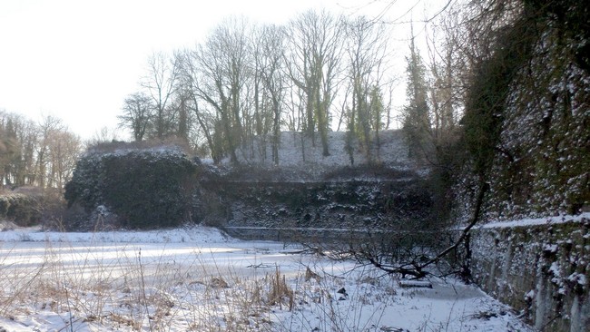 Les remparts de Maubeuge, l'oreillon du bastion de la Croix coté étang.
