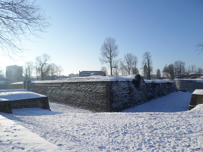 Remparts de Maubeuge, demi- lune de la porte de Mons.
