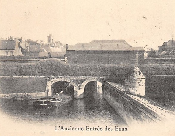 Remparts de Maubeuge, porte d'entrée des eaux.