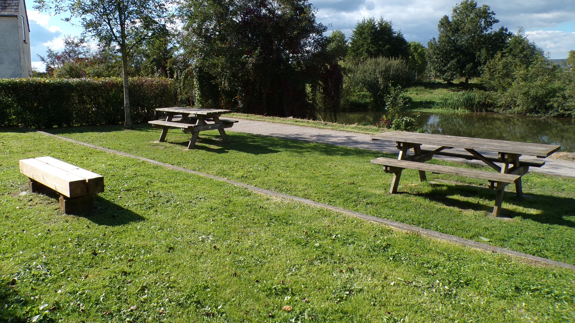 Berges de la Sambre aire de pique nique à Aymeries.