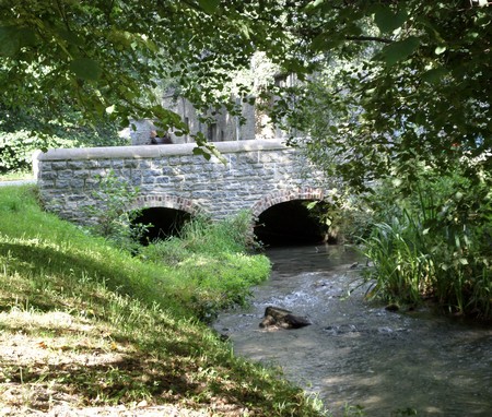 Pont du moulin à Wallers en Fagne